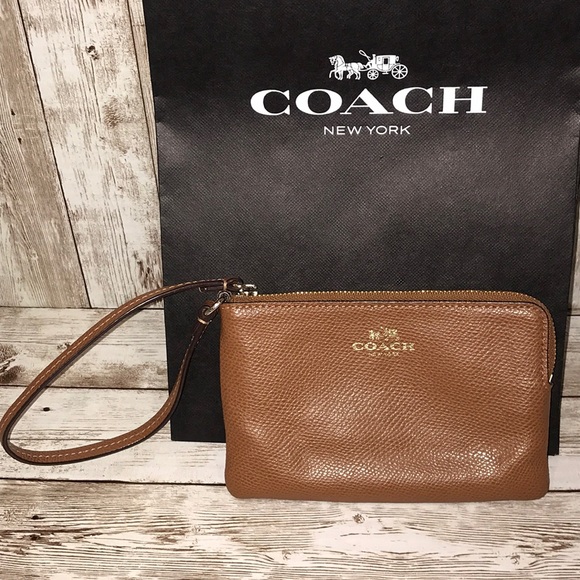 Coach Handbags - Coach Pebble Leather Wristlet EUC